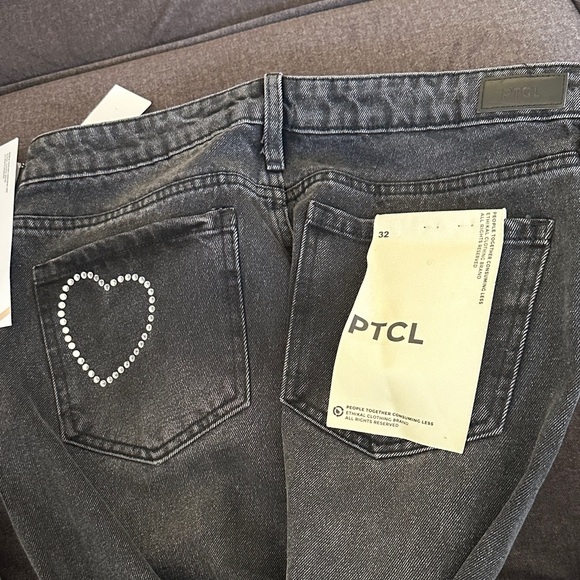 Studded Heart Cutout Wide-Leg Jeans in Washed Black - Picture 7 of 9